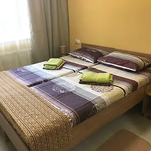 Friendly House Вишневое